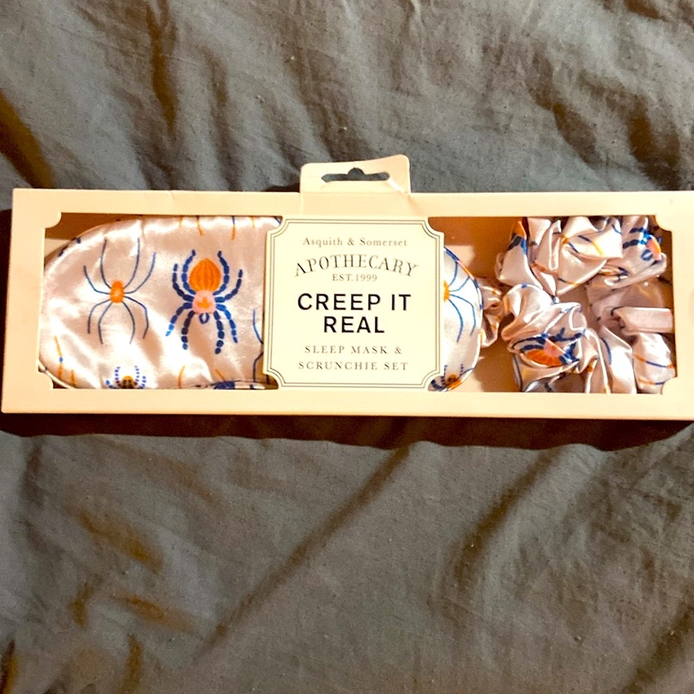 5/$40 Sale 🏷️ BNWT APOTHECARY SLEEP MASK AND SCRUNCHIE SET~SPOOKY CUTE & SATINY